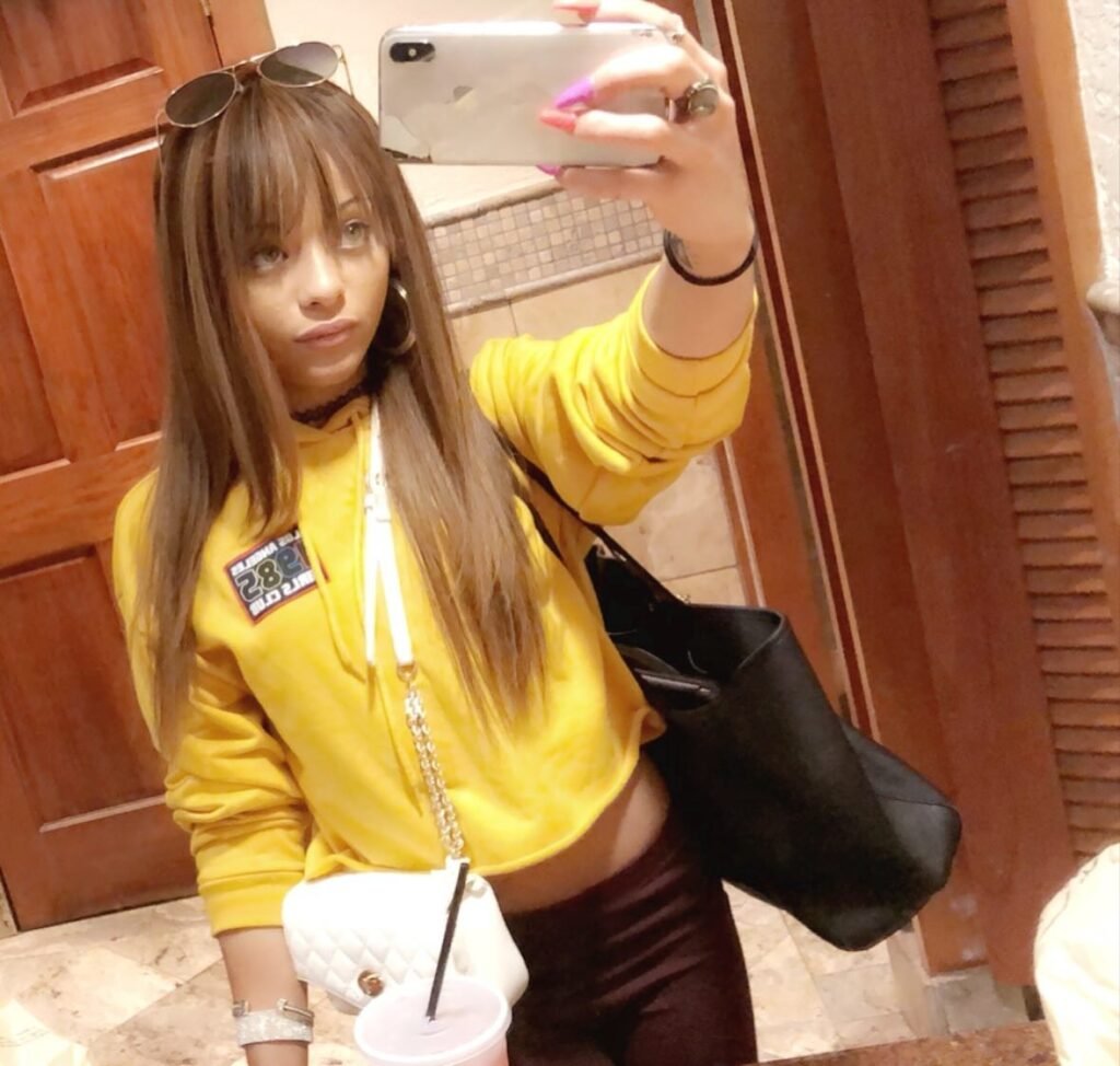 Holly Hendrix Biography: Age, Career, Height & Net Worth