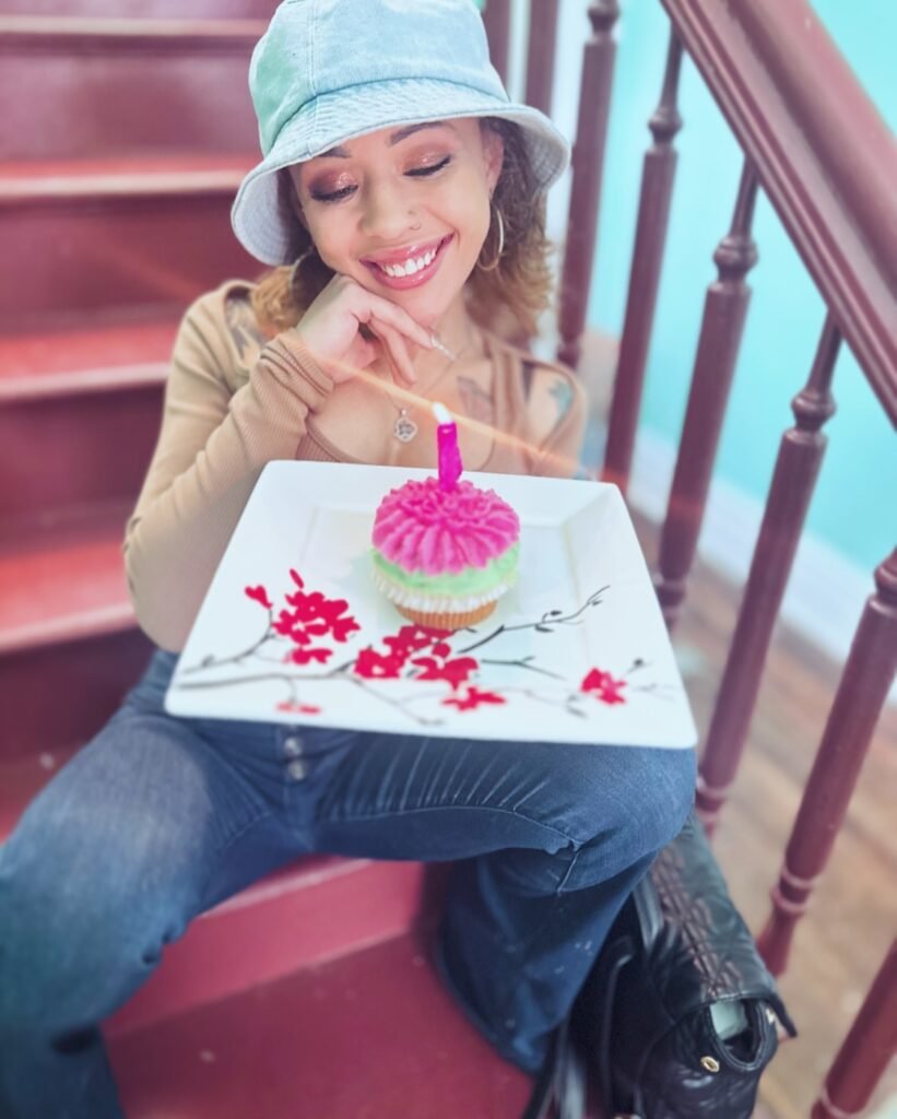Holly Hendrix Biography: Age, Career, Height & Net Worth